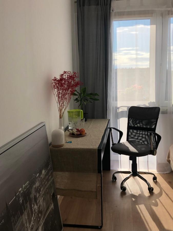 M&B Pokoj Przy Rondzie Daszynskiego Warsaw Luaran gambar