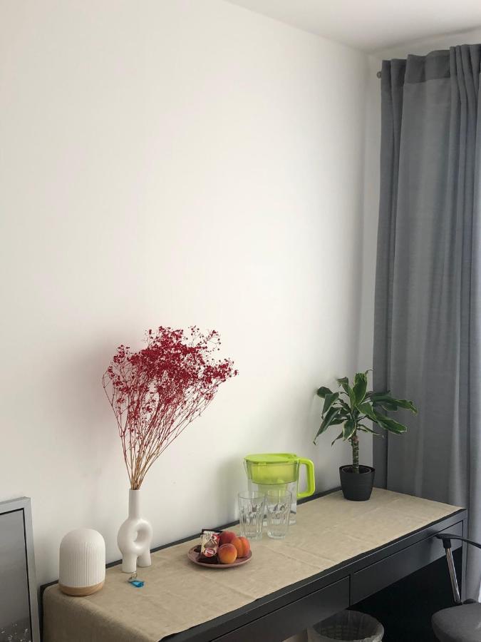 M&B Pokoj Przy Rondzie Daszynskiego Warsaw Luaran gambar